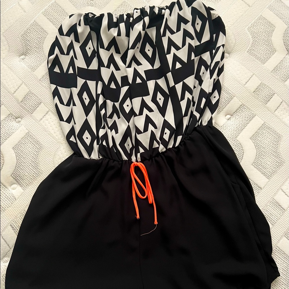 Papaya jump short romper w/zebra print on top. Size small
